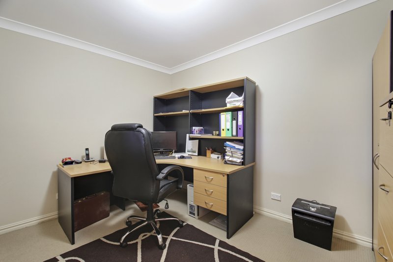 Photo - 15 Hinchcliffe Close, Goulburn NSW 2580 - Image 15