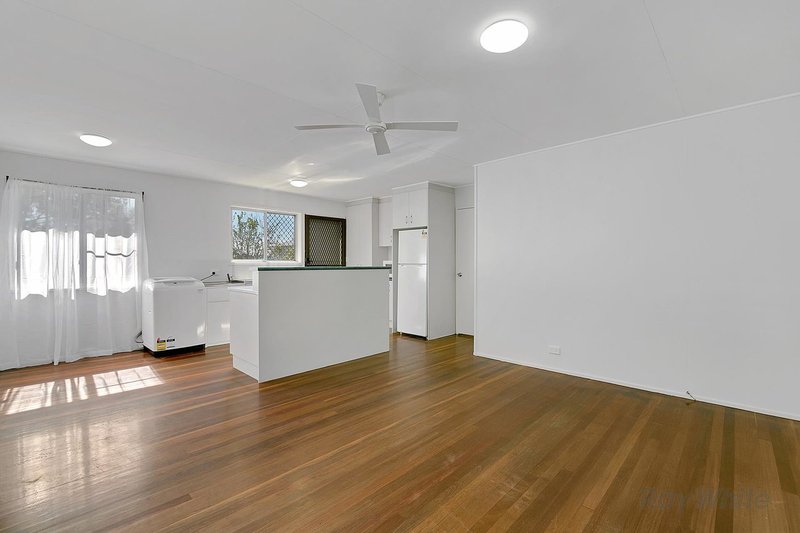 Photo - 15 Hinton Street, Runcorn QLD 4113 - Image 3