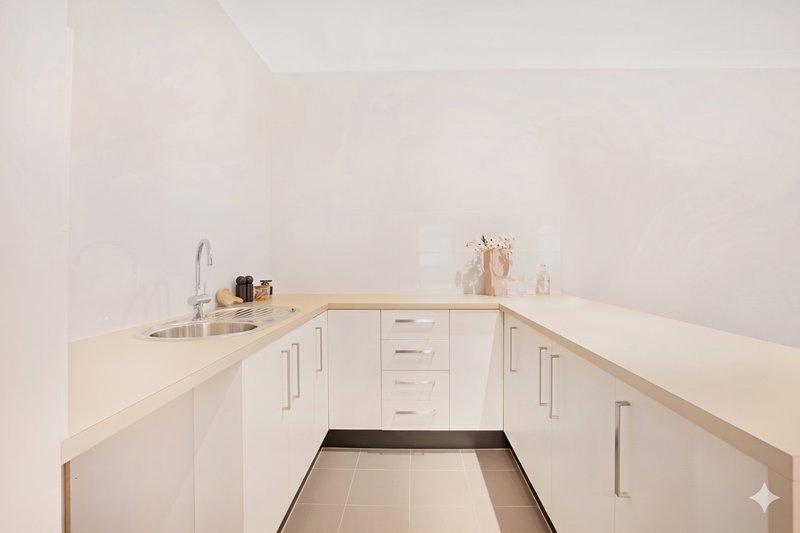 Photo - 15 Hobart Road, Henley Beach South SA 5022 - Image 11