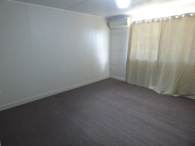 Photo - 15 Holland Street, Roma QLD 4455 - Image 2