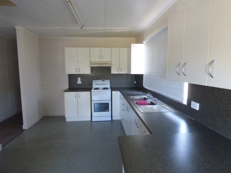 Photo - 15 Holland Street, Roma QLD 4455 - Image 4