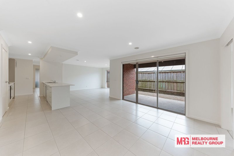 Photo - 15 Homebush Avenue, Cranbourne East VIC 3977 - Image 3