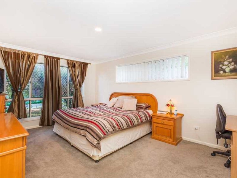 Photo - 15 Humberside Close, Mudgeeraba QLD 4213 - Image 9