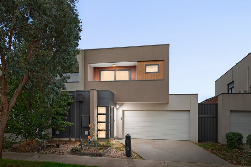 Photo - 15 Huntsman Close, Tarneit VIC 3029 - Image 2