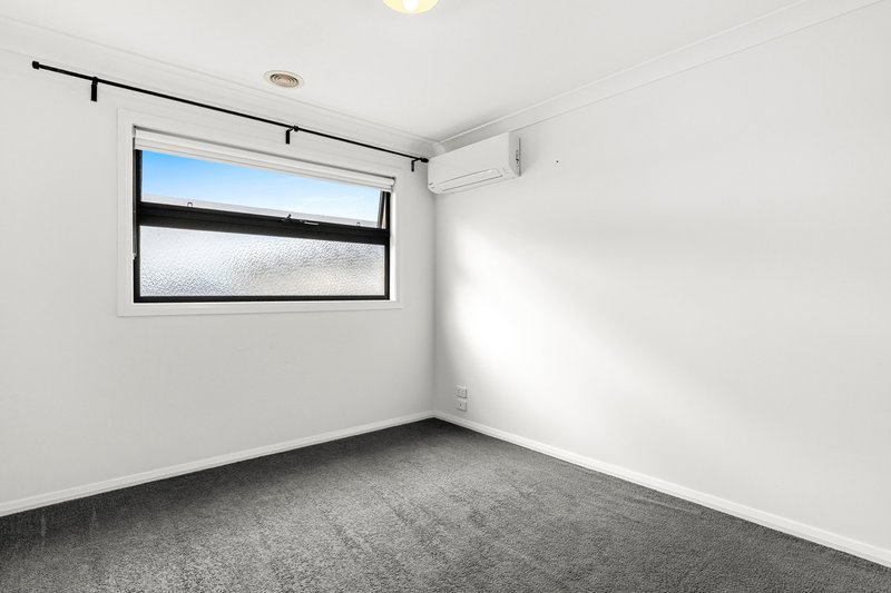 Photo - 15 Huntsman Close, Tarneit VIC 3029 - Image 8