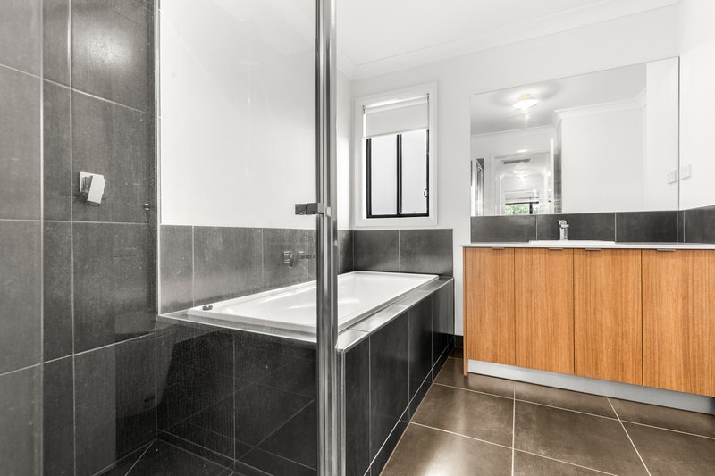 Photo - 15 Huntsman Close, Tarneit VIC 3029 - Image 9