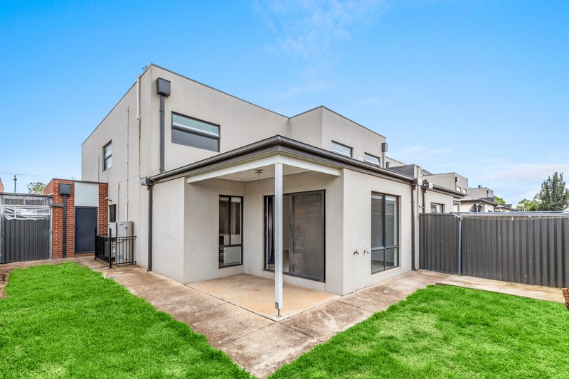 Photo - 15 Huntsman Close, Tarneit VIC 3029 - Image 11