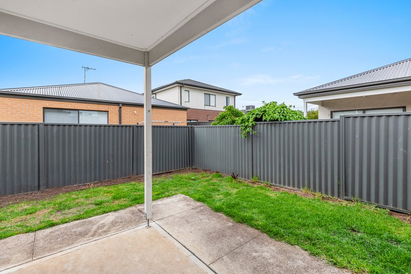 Photo - 15 Huntsman Close, Tarneit VIC 3029 - Image 12