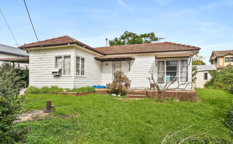 Photo - 15 Hymen Street, Peakhurst NSW 2210 - Image 3