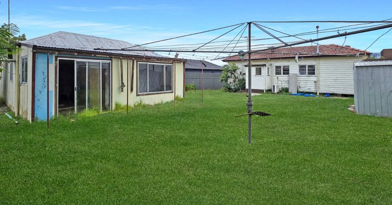 Photo - 15 Hymen Street, Peakhurst NSW 2210 - Image 4