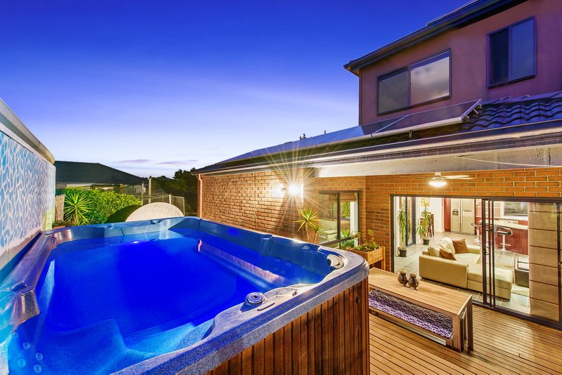 15 Illawarra Circuit, Taylors Hill VIC 3037