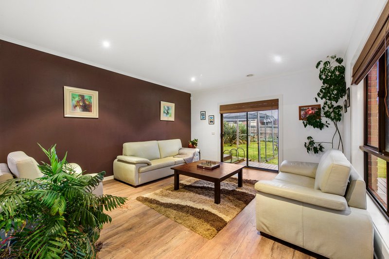 Photo - 15 Illawarra Circuit, Taylors Hill VIC 3037 - Image 8