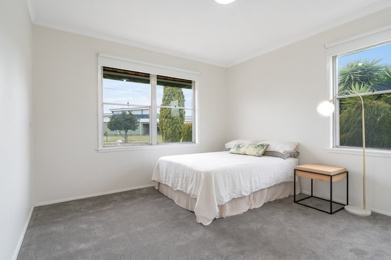 Photo - 15 Illinois Avenue, Corio VIC 3214 - Image 5