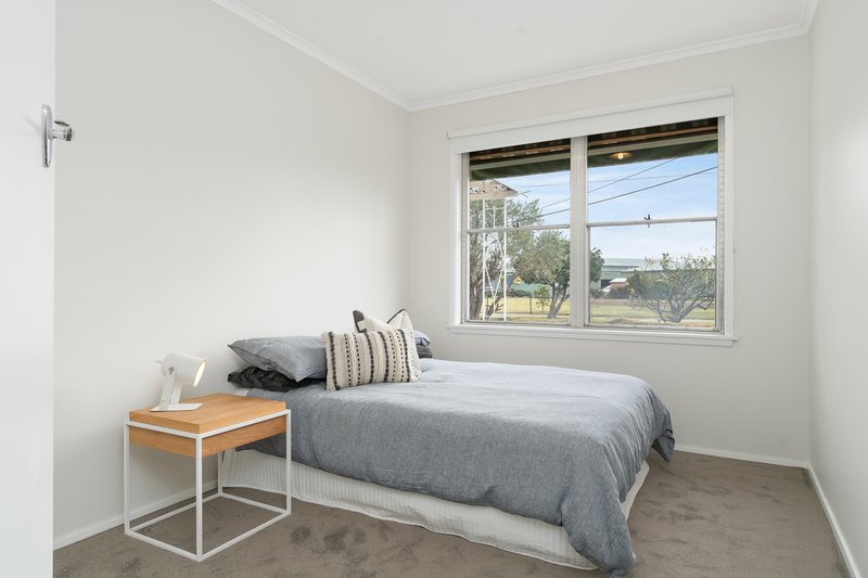 Photo - 15 Illinois Avenue, Corio VIC 3214 - Image 6