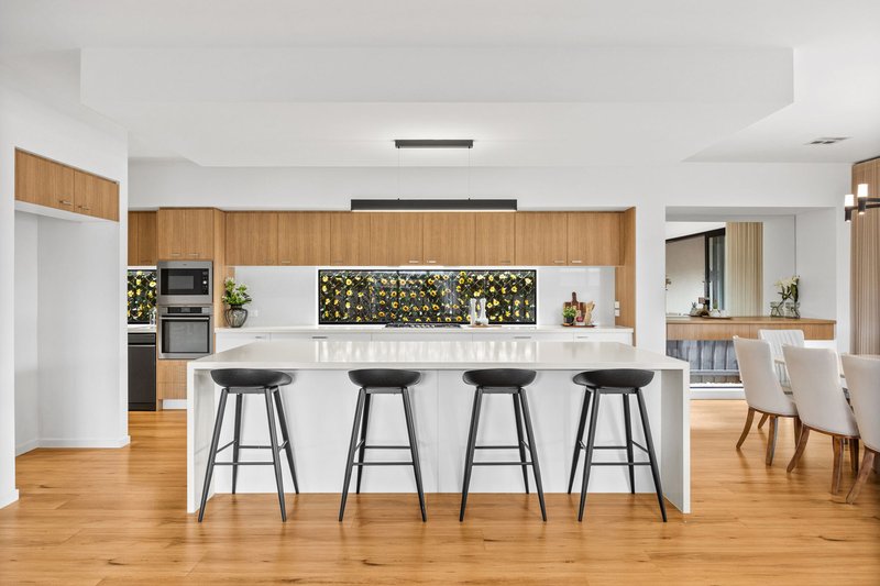 Photo - 15 Imer Crescent, Berwick VIC 3806 - Image 2
