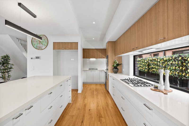 Photo - 15 Imer Crescent, Berwick VIC 3806 - Image 3