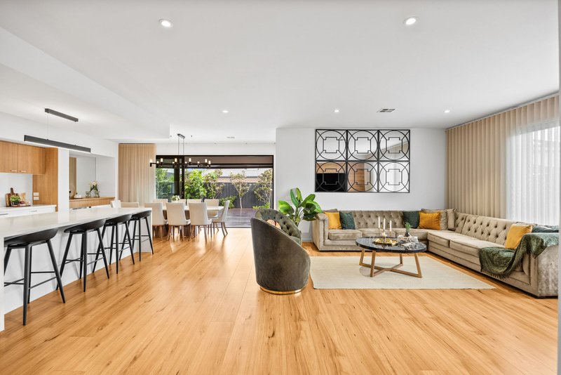 Photo - 15 Imer Crescent, Berwick VIC 3806 - Image 6