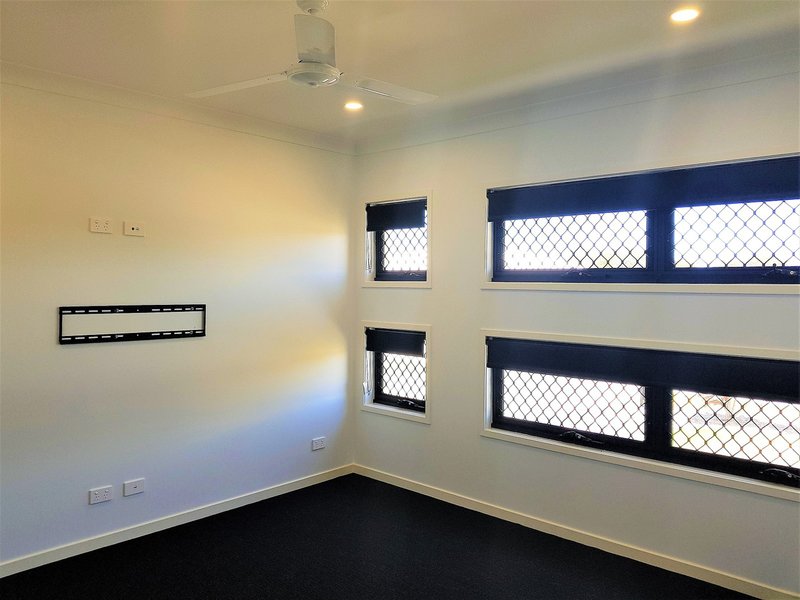 Photo - 15 Imperial Circuit, Eli Waters QLD 4655 - Image 2
