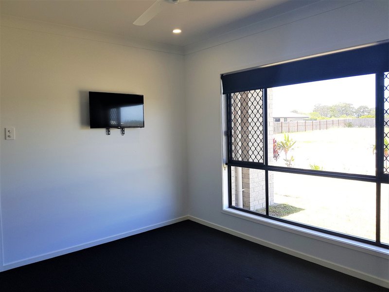 Photo - 15 Imperial Circuit, Eli Waters QLD 4655 - Image 4