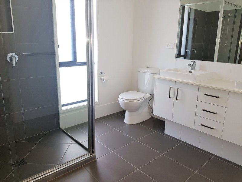 Photo - 15 Imperial Circuit, Eli Waters QLD 4655 - Image 6