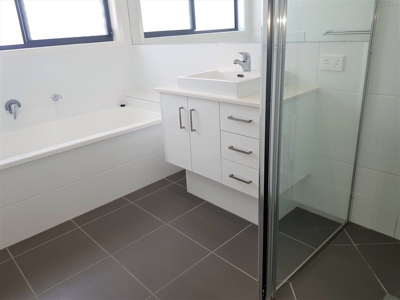 Photo - 15 Imperial Circuit, Eli Waters QLD 4655 - Image 14