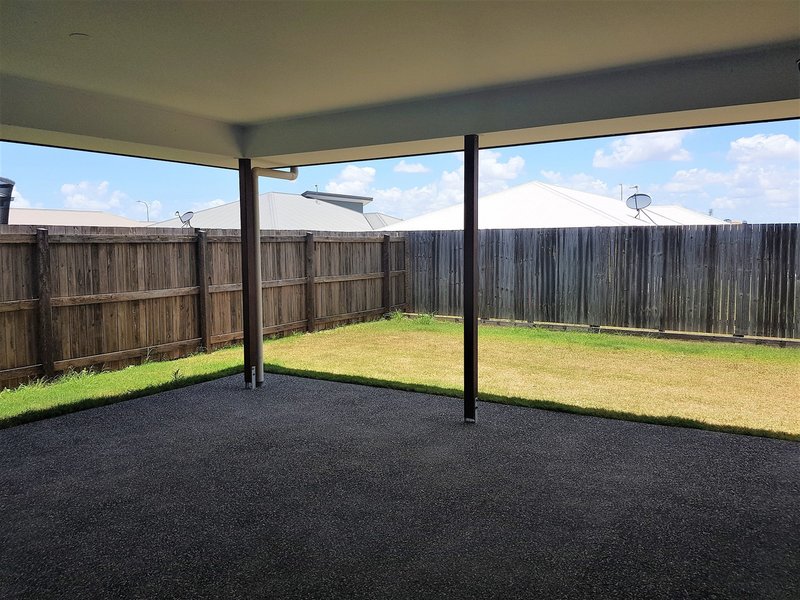 Photo - 15 Imperial Circuit, Eli Waters QLD 4655 - Image 18