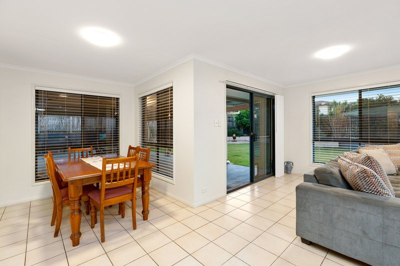 Photo - 15 Inverary Place, Upper Kedron QLD 4055 - Image 12