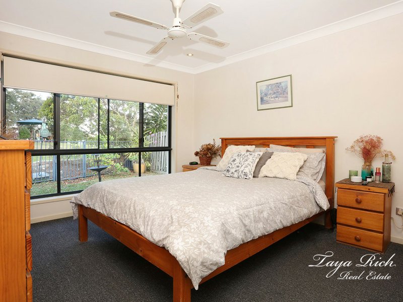 Photo - 15 Inwood Circuit, Merrimac QLD 4226 - Image 11