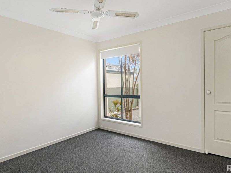 Photo - 15 Inwood Circuit, Merrimac QLD 4226 - Image 10