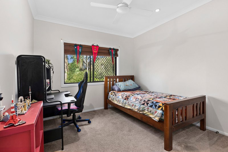 Photo - 15 Ironbark Place, Bridgeman Downs QLD 4035 - Image 13