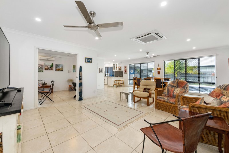 Photo - 15 Isabella Avenue, Glenella QLD 4740 - Image 13