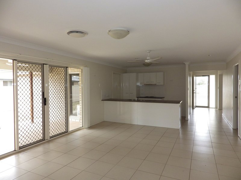 Photo - 15 Ivy Street, Roma QLD 4455 - Image 4