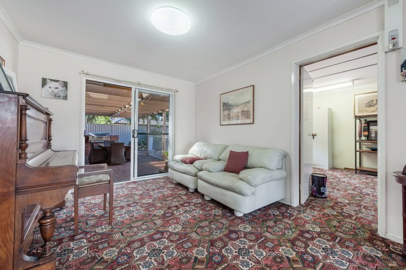 Photo - 15 Ivy Tower Court, Taylors Lakes VIC 3038 - Image 3