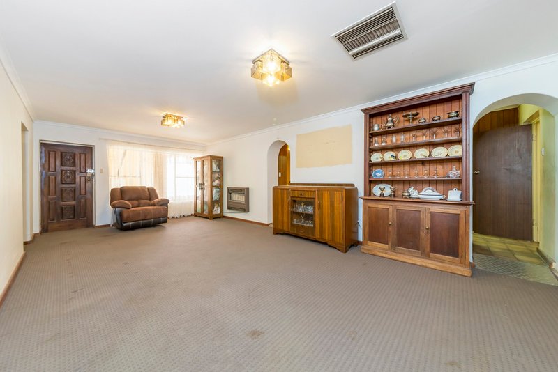 Photo - 15 Jarvis Street, Willaston SA 5118 - Image 2