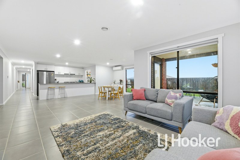 Photo - 15 Jasmine Street, Bunyip VIC 3815 - Image 3