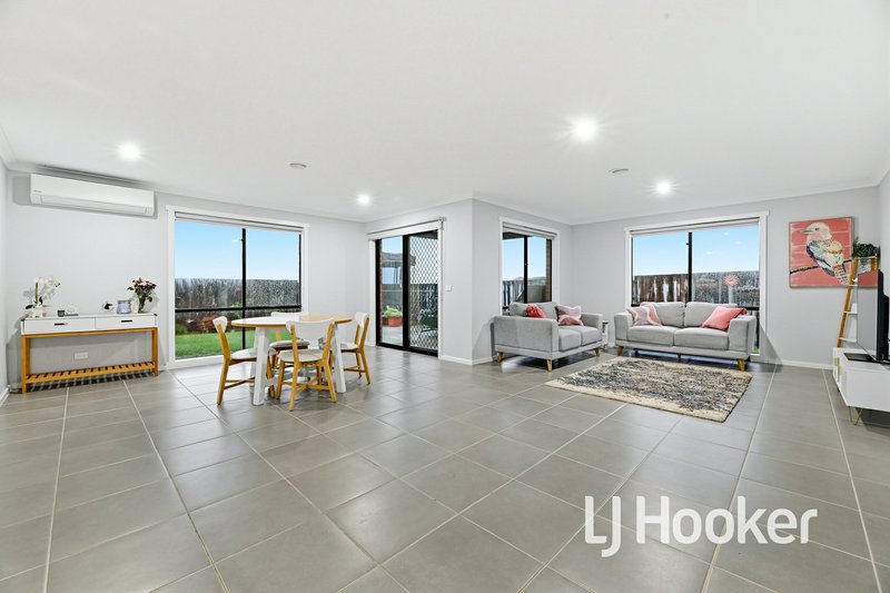 Photo - 15 Jasmine Street, Bunyip VIC 3815 - Image 4