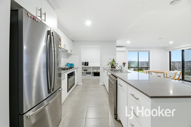 Photo - 15 Jasmine Street, Bunyip VIC 3815 - Image 6