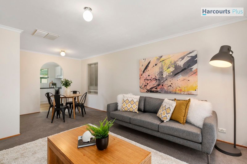 Photo - 15 Jeanette Crescent, Aberfoyle Park SA 5159 - Image 3