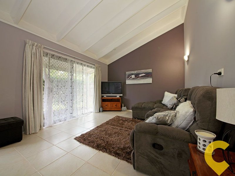 Photo - 15 Jillian Street, Kallangur QLD 4503 - Image 6