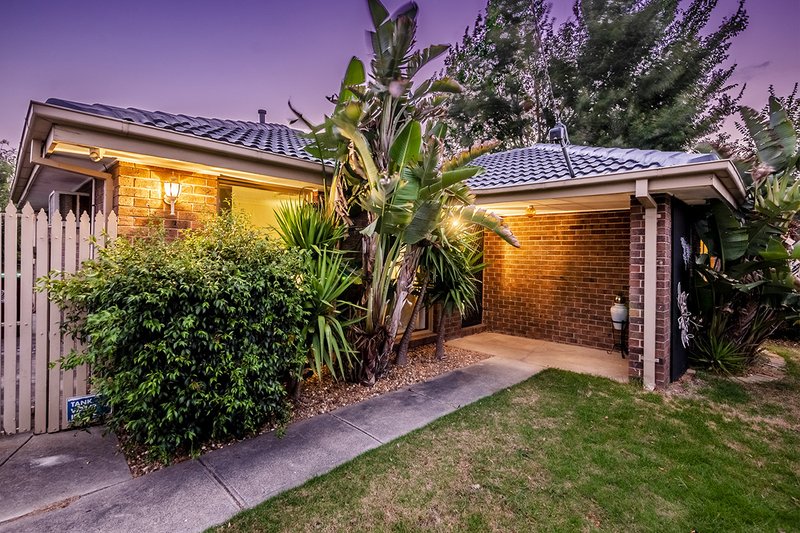 15 Jindalee Gardens, Cranbourne West VIC 3977