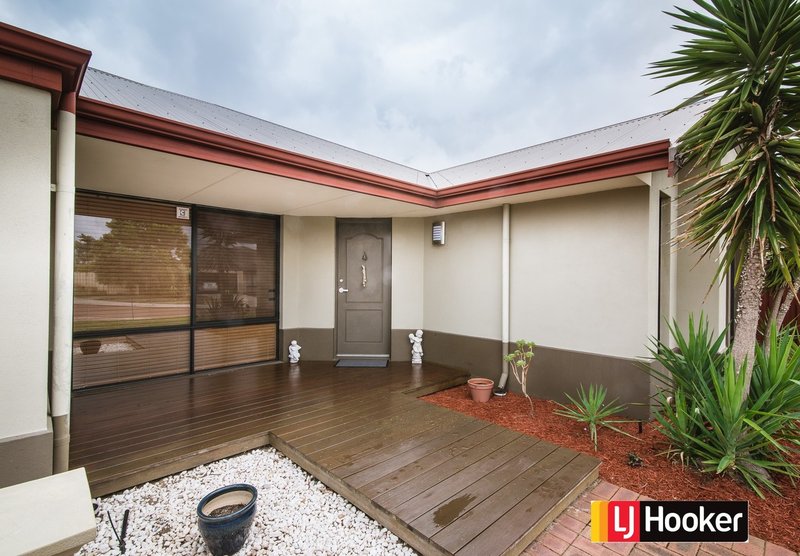 Photo - 15 Jonah Way, Canning Vale WA 6155 - Image 2