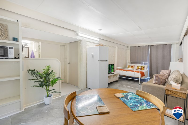 Photo - 15 Jones Street, Westcourt QLD 4870 - Image 23