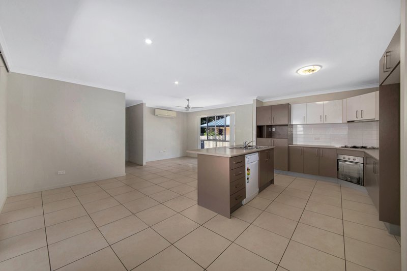 Photo - 15 Jooloo Court, Kin Kora QLD 4680 - Image 3