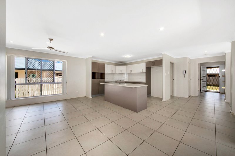 Photo - 15 Jooloo Court, Kin Kora QLD 4680 - Image 6