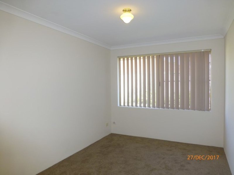 Photo - 15 Jubaea Court, Canning Vale WA 6155 - Image 14