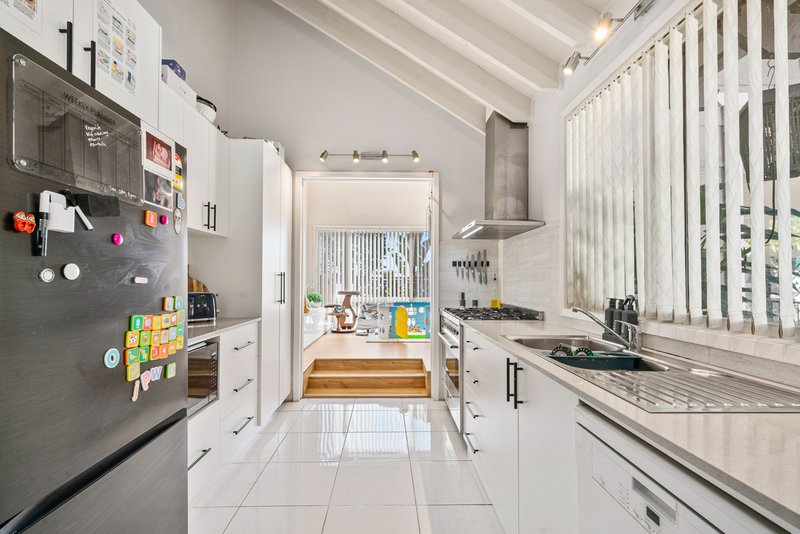Photo - 15 Judith Anne Drive, Berkeley Vale NSW 2261 - Image 4