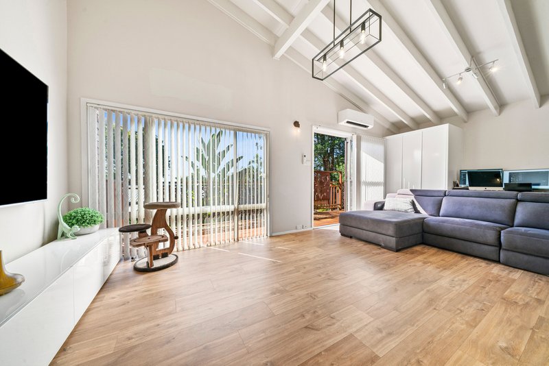 Photo - 15 Judith Anne Drive, Berkeley Vale NSW 2261 - Image 5