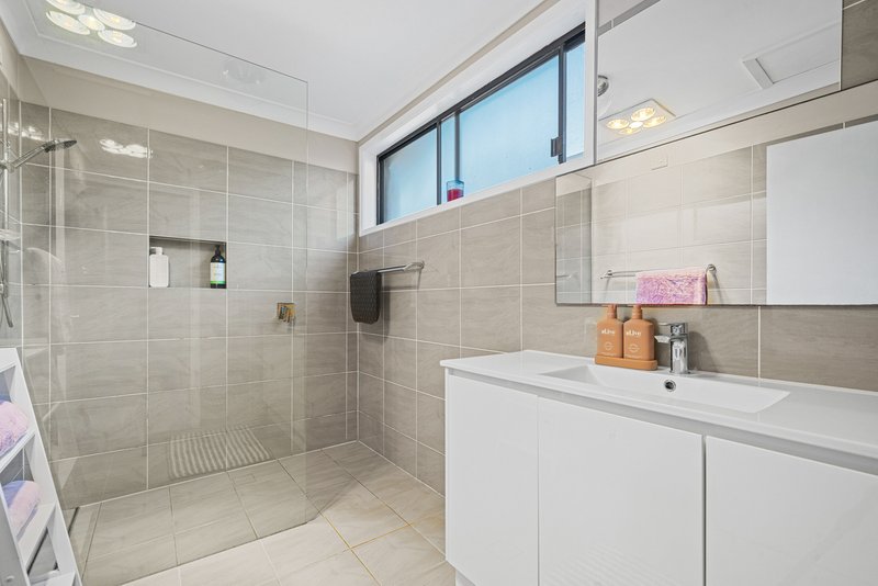 Photo - 15 Judith Anne Drive, Berkeley Vale NSW 2261 - Image 10
