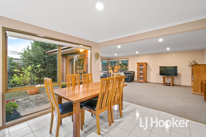 Photo - 15 Justin Circuit, Hampton Park VIC 3976 - Image 4