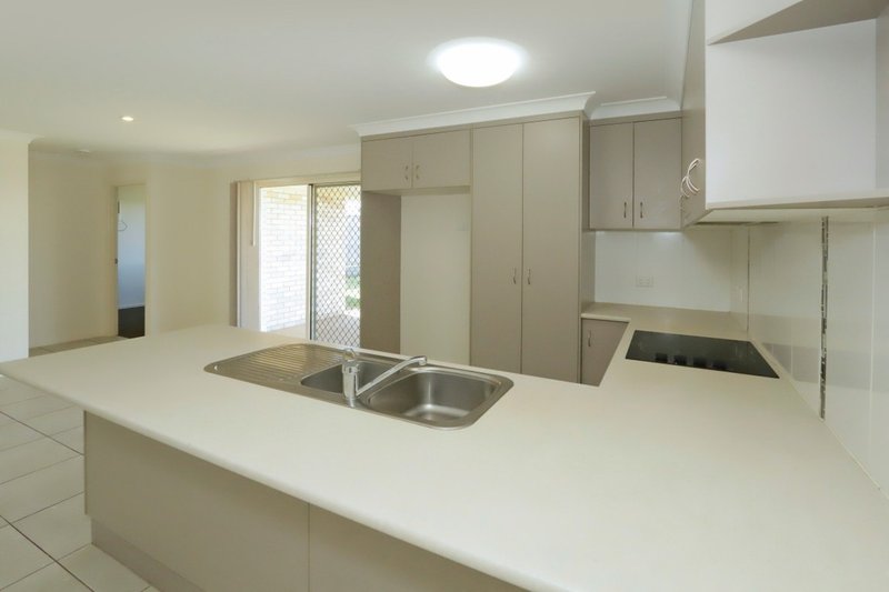 Photo - 15 Justin Street, Gracemere QLD 4702 - Image 3